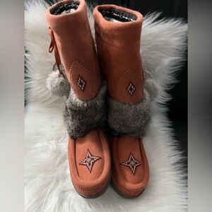 Like New Manitobah Mukluks size 9 only only wore couple times